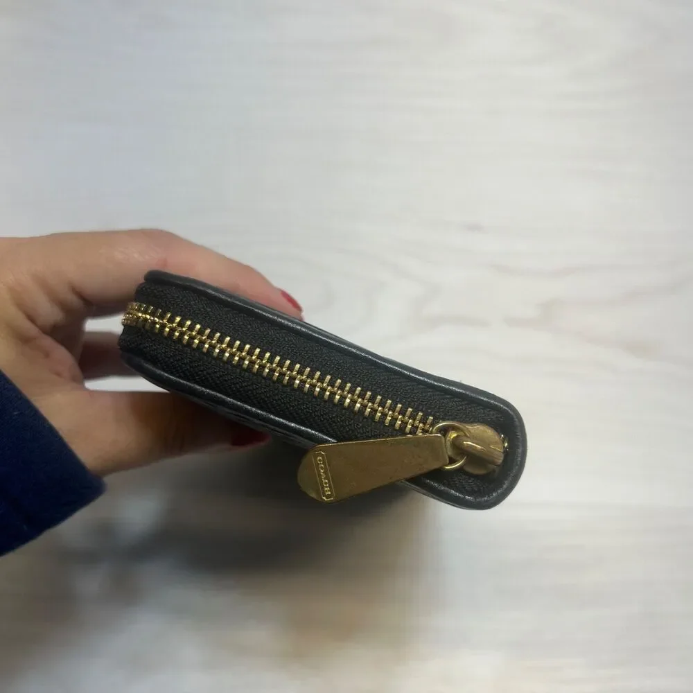 Very Rare Coach Wallet Zip Around Accordion Black‎ w/Leather Design Soft Leather